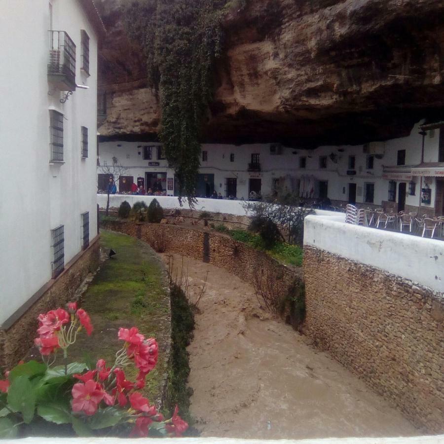 La Casa Del Rio Apartment Setenil De Las Bodegas Exterior photo